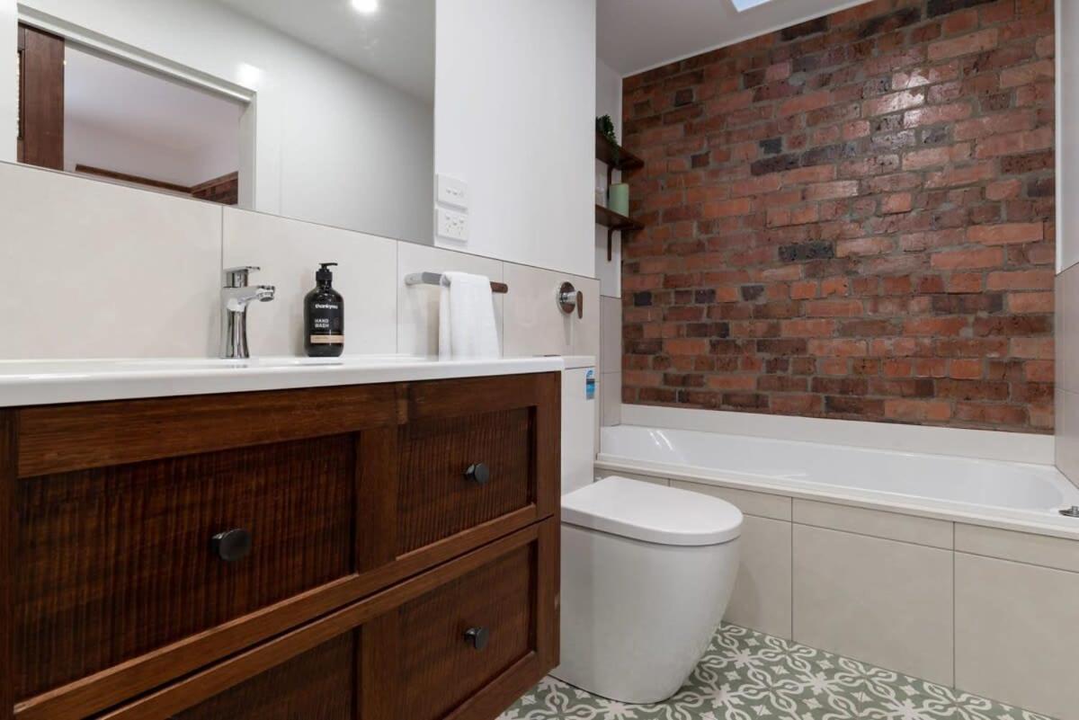 Cosy Accommodation Moments From The Centre Of Town With Wifi Launceston Dış mekan fotoğraf